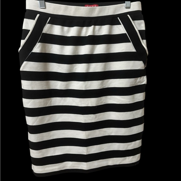 Elle Black and White Pencil Skirt for Work - Picture 1 of 3